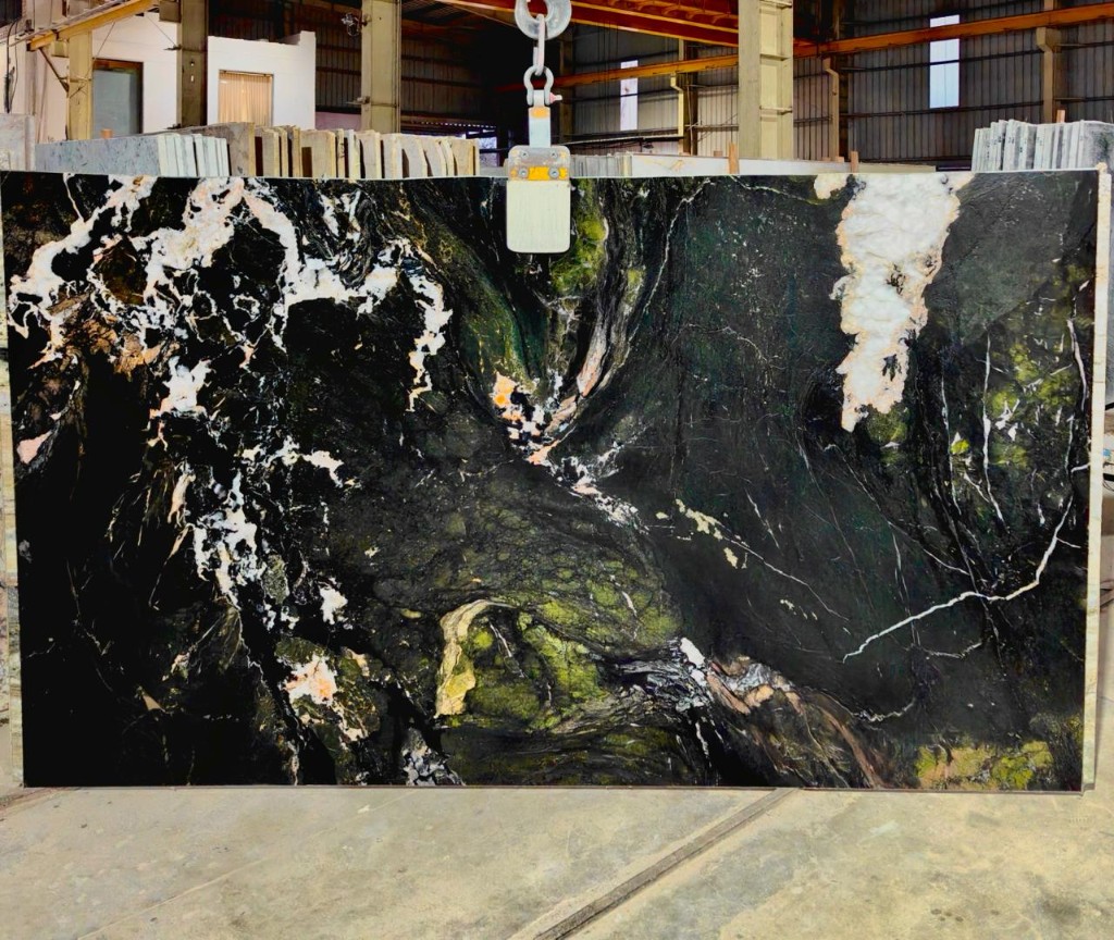 Avocatus Quartzite – leather finish, dark green and white veining